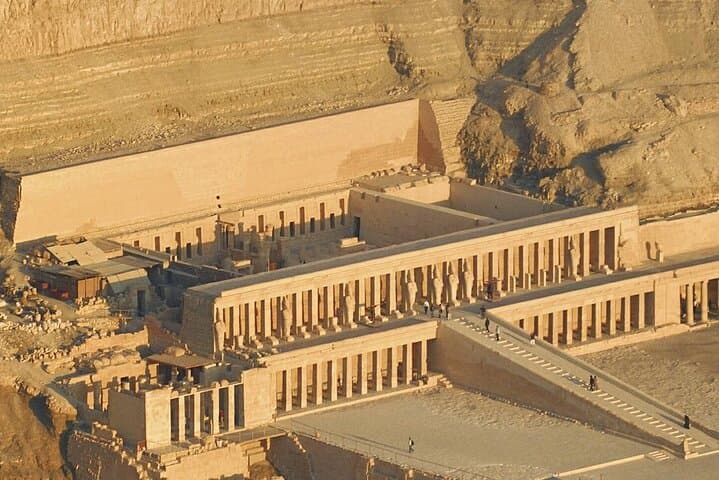 Best Luxor Day Tour visit East and West Nile Banks