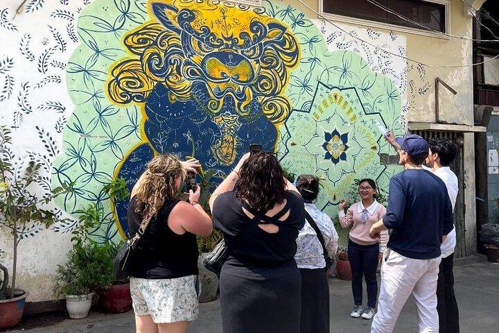 Phnom Penh Hidden Market, Breakfasts & Street Art by Tuk Tuk