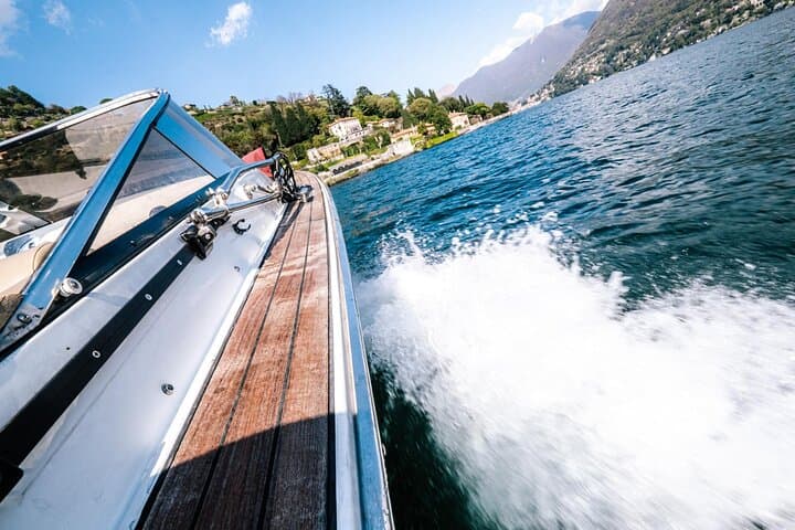Private Boat Tour with Captain and Prosecco Lake Como 5 Pax