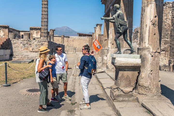 Private Transfer Naples to Positano with Guided Tour in Pompeii