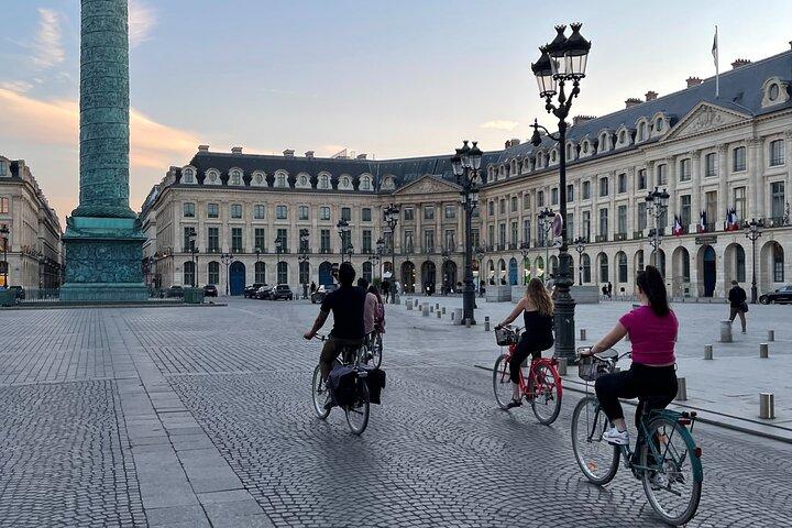 Explore Paris Highlights by Bike