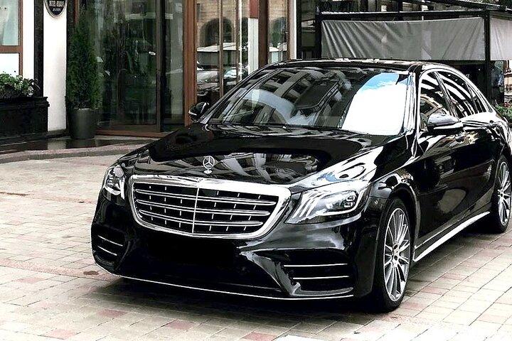 Airport Transfer: Vienna to Vienna Airport VIE by Luxury Car
