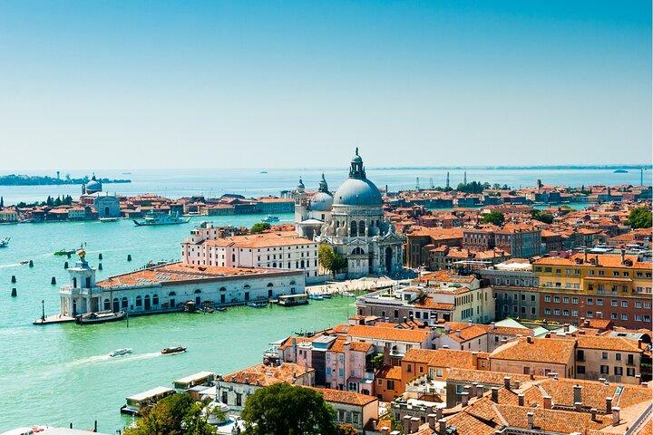 Venice Highlights with Local: Private Walking Tour & Gondola Ride