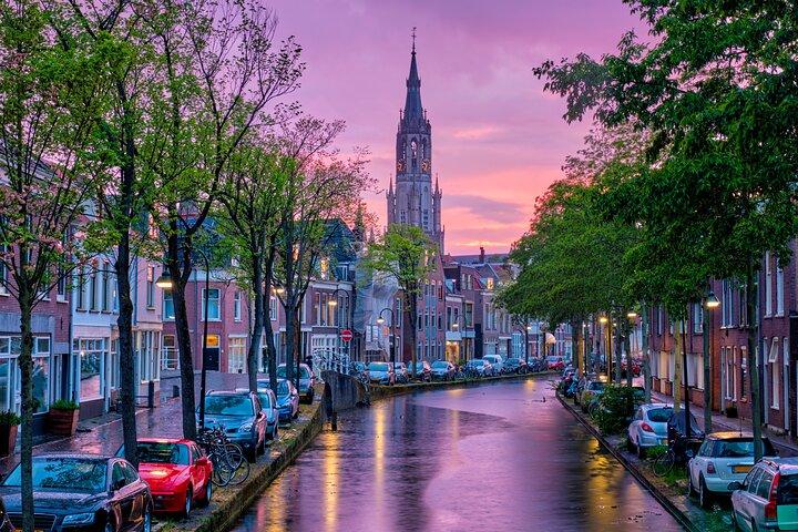 Delft: City Walk with Audio Guide in 7 Languages on your Phone