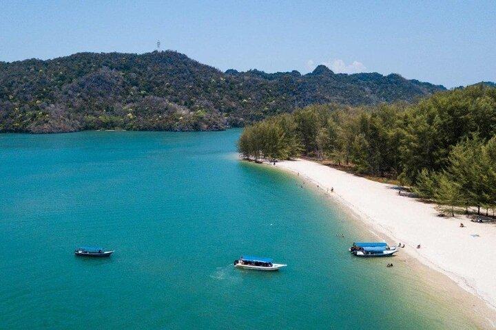 Private Tour to Langkawi Cable Car & Tanjung Rhu Beach
