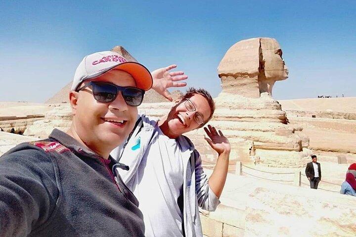 Guided tour to Pyramids of Giza, Sakkara & Memphis: Private Tour with Lunch