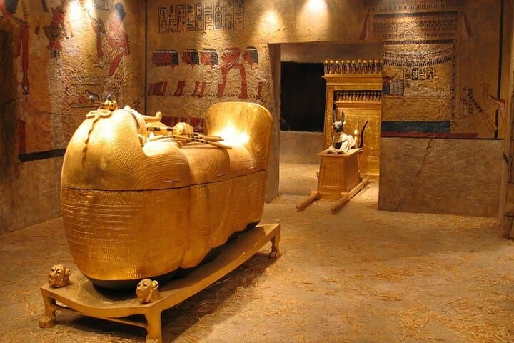 Private Tour in King Tut's, Nefertari Tombs, and Temples in Luxor