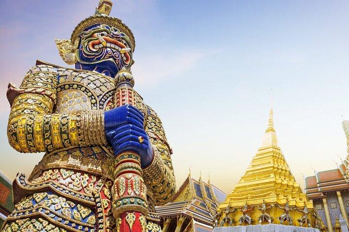 Bangkok Heritage Highlights: Grand Palace & Three Temples Tour