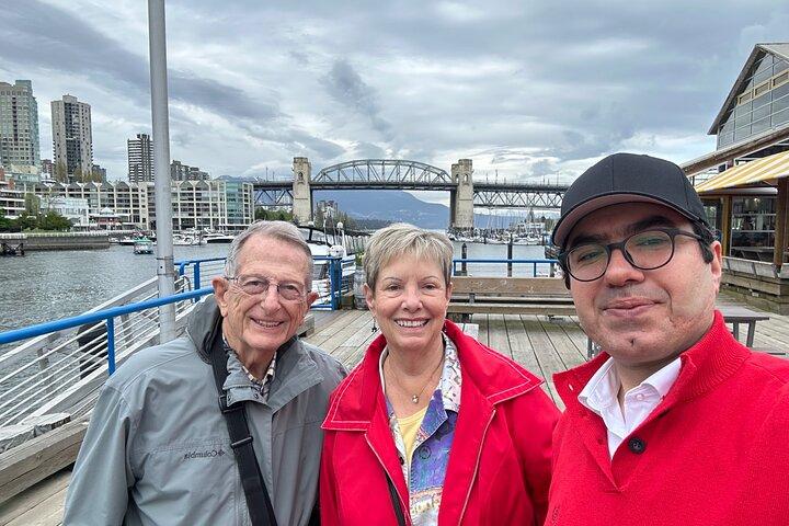 Private Guided Grand City Tour in Vancouver with your luggage
