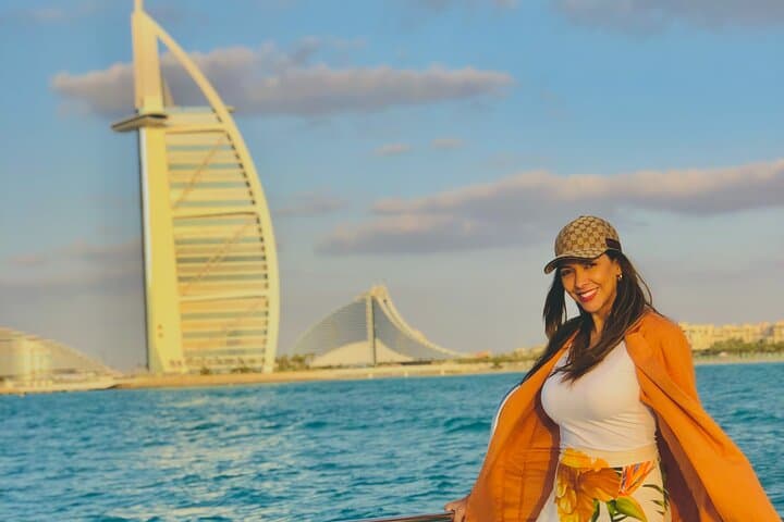 Dubai 2-Hour Mini Yacht Tour at The Palm, Burj Al Arab & Atlantis