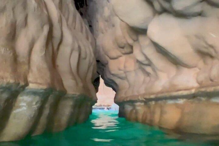 Private Wadi Shab Hike & Swim -Sinkhole -Fins Beach-Full Day Tour