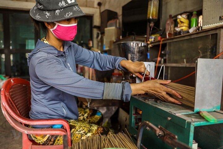 Hanoi: Incense Village & Ninh Binh Small Group Day Tour