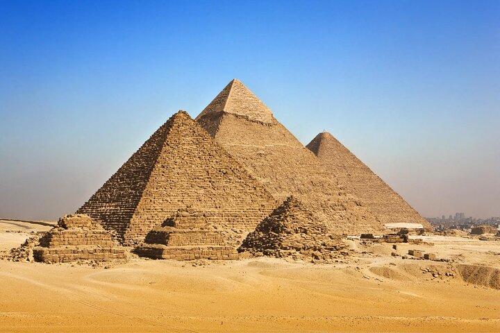 Pyramids & Museum: Private Tour of Cairo's Treasures