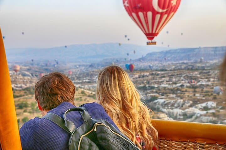 4 Days Istanbul to Cappadocia by Plane+Hot Air Balloon