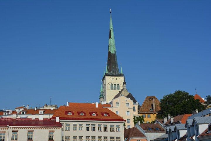 Private Custom Walking Tour with Local Guide in Tallinn