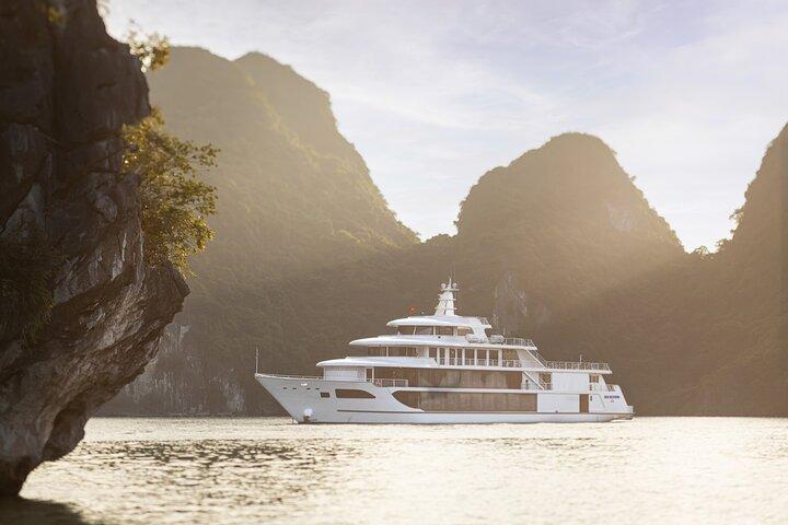 Sea Octopus Cruise - TOP VIP CRUISE - Halong Bay One Day Tour