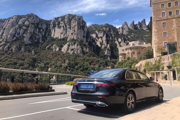 Private Transfer from Barcelona to Montserrat Round Trip