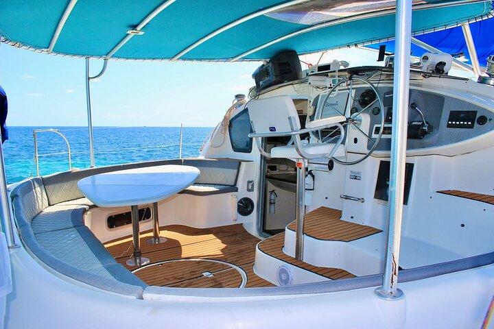 7hrs / 46ft Catamaran Private Charter From Cancun to Isla Mujeres