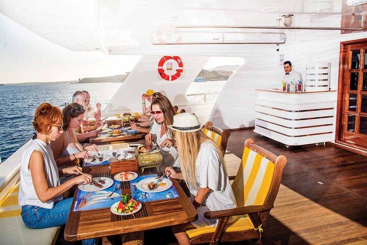 Sharm: Elite VIP Cruise Ras Mohammed & White Island with Lunch