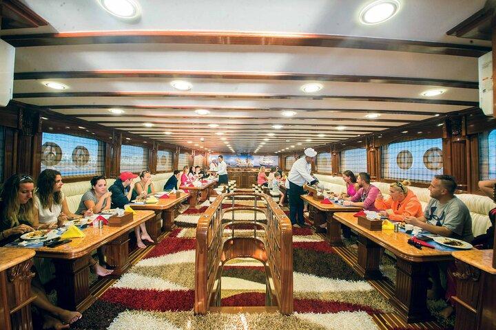 Sharm: Elite VIP Cruise Ras Mohammed & White Island with Lunch