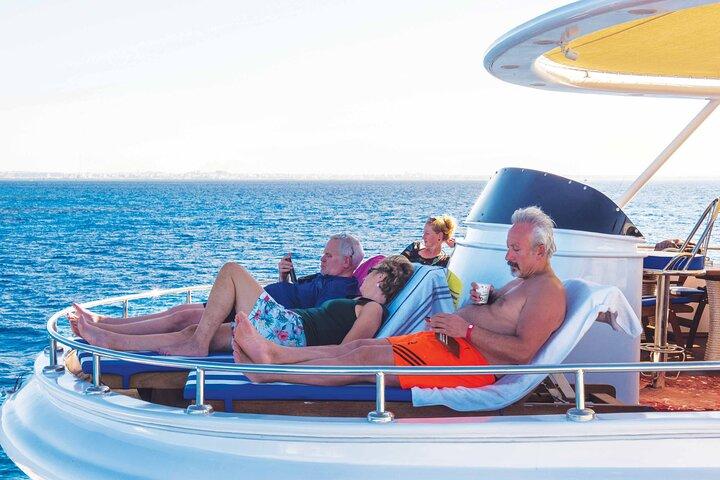 Sharm: Elite VIP Cruise Ras Mohammed & White Island with Lunch