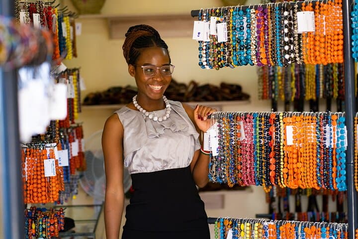 Nairobi city sights, Giraffe Encounters & Traditional dances Tour
