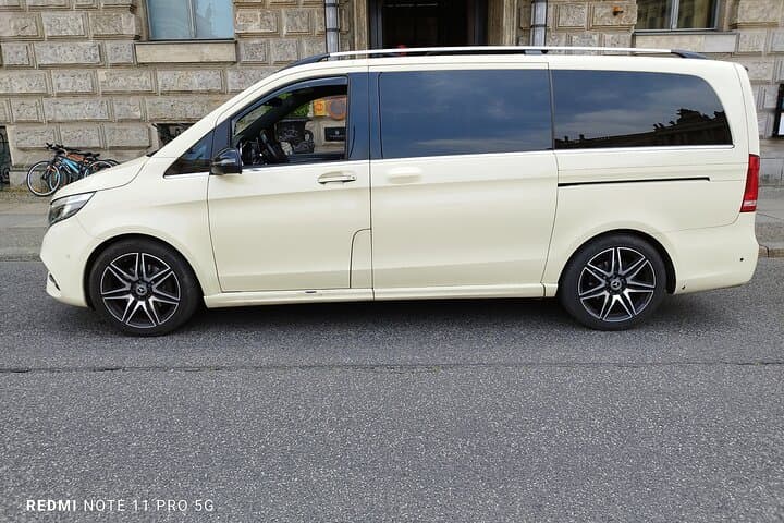 Minivan Driver and Guide (DIN15565) Tailor Made Berlin Highlights
