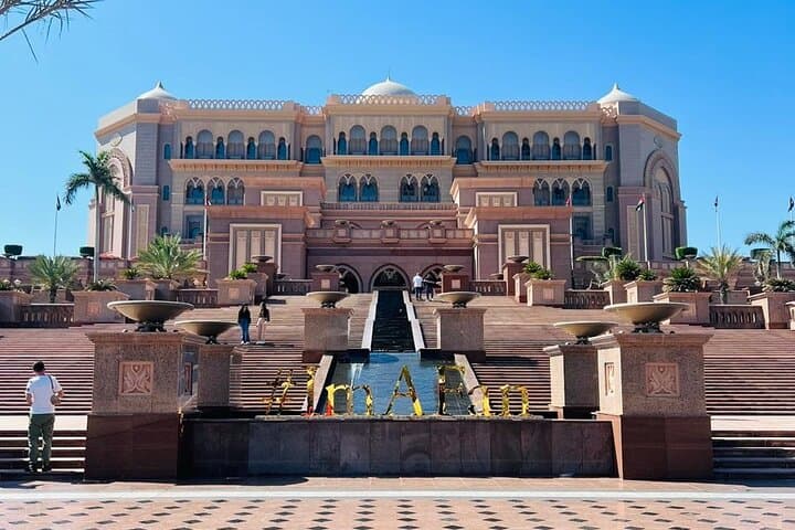 8 hours Abu Dhabi Grand Mosque and Qasar Al Watan Palace Tour