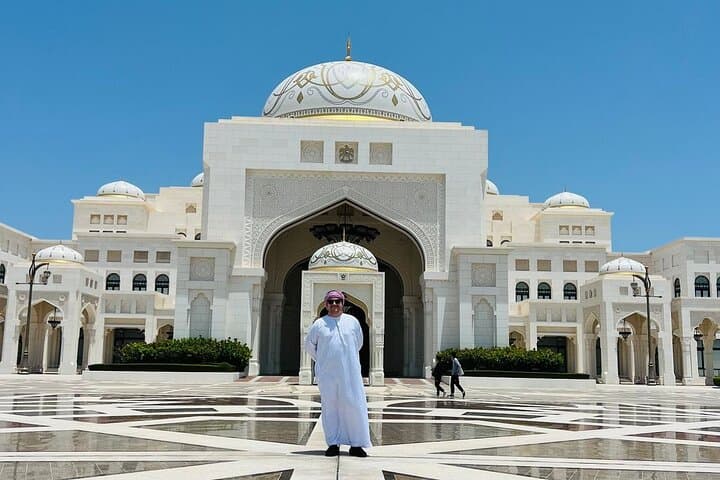 8 hours Abu Dhabi Grand Mosque and Qasar Al Watan Palace Tour