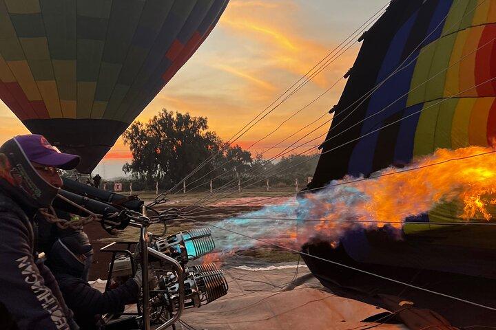 Hot air balloon adventure over Teotihuacan