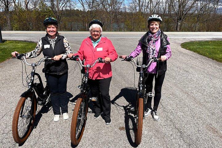 Niagara-on-the-Lake Cycle and Wine-Tasting Tour with Optional Lunch