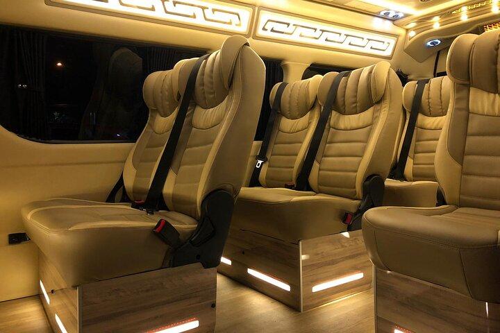 Private Mini-Bus Transfer to Attractions in Singapore