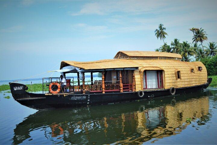 Private Alleppey Backwater Houseboat DayTour with Taxi from Kochi