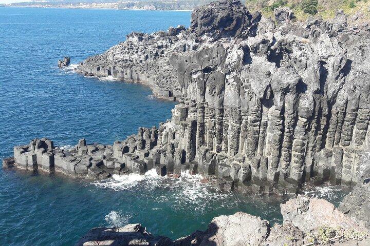 Jeju Island private taxi tour-waterfalls & Oedolgae & Jusangjeoli