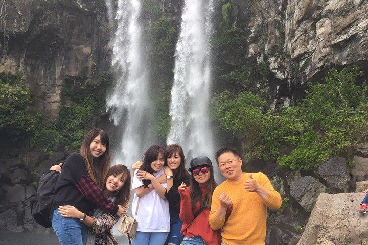Jeju Island private taxi tour-waterfalls & Oedolgae & Jusangjeoli