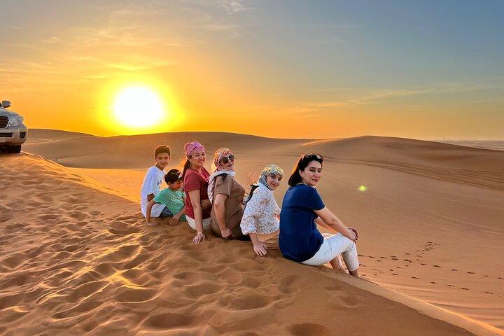 Dubai: Red Dunes desert safari pick up by 4WD, BBQ & live shows