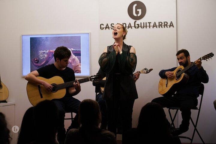 Porto: Fado show with Port wine at Casa da Guitarra