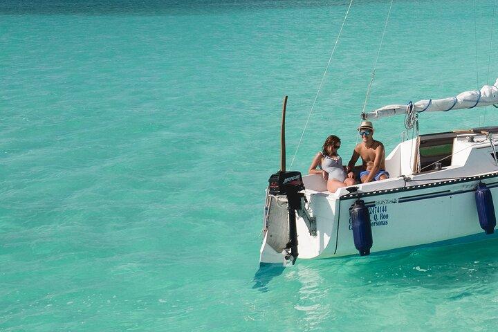 Sailboat tour across the seven colors lagoon in Bacalar