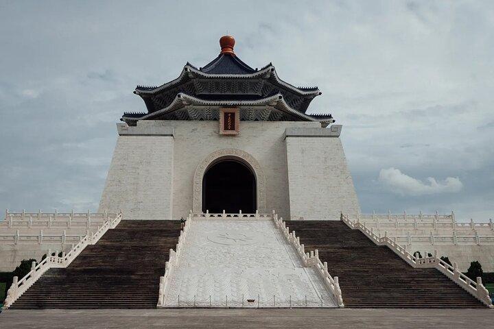 Private Cruise Tour from Keelung: Trip to Taipei
