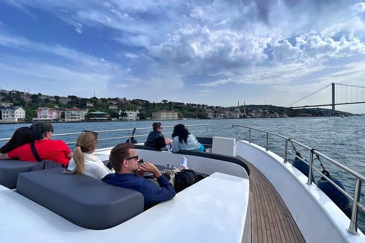 Bosphorus Yacht Cruise with Live Guide & Asian Side Stop