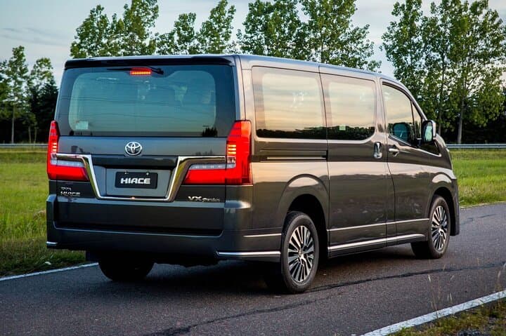 Departure Transfer from Tokyo City to Haneda Airport HND by van