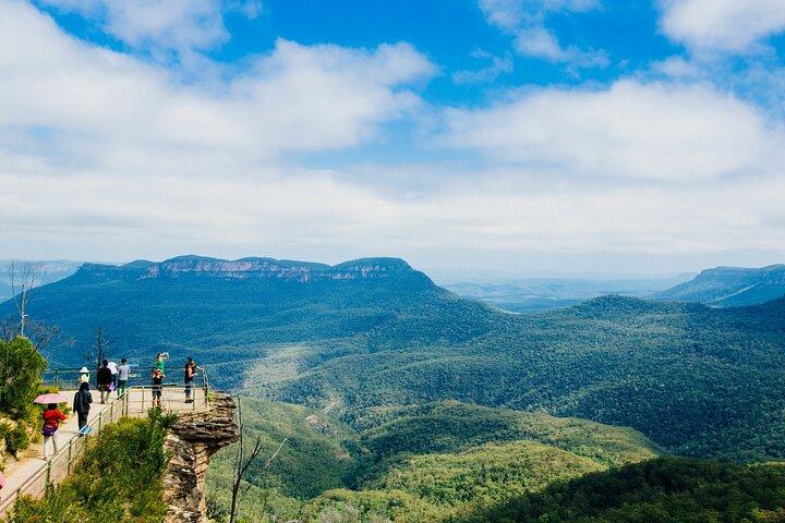 Blue Mountains Small Group Tour with Lunch, Zoo and Scenic World