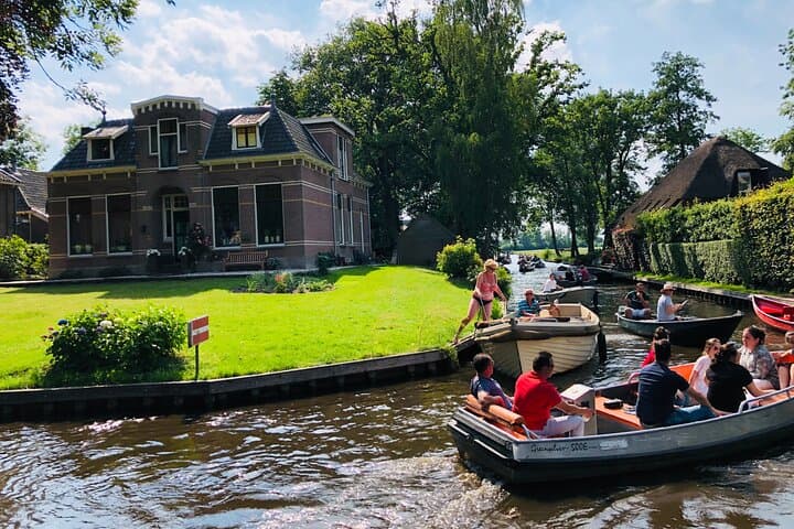 Private Tour to Zaanse Schans + Giethoorn with renting boat