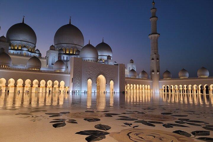 Tour of Qasr Al Watan and Sheikh Zayed Mosque From Dubai
