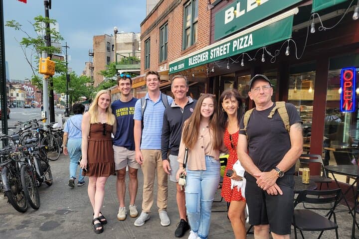 Pizza Walking Tour in Manhattan with Friendly Local Guide