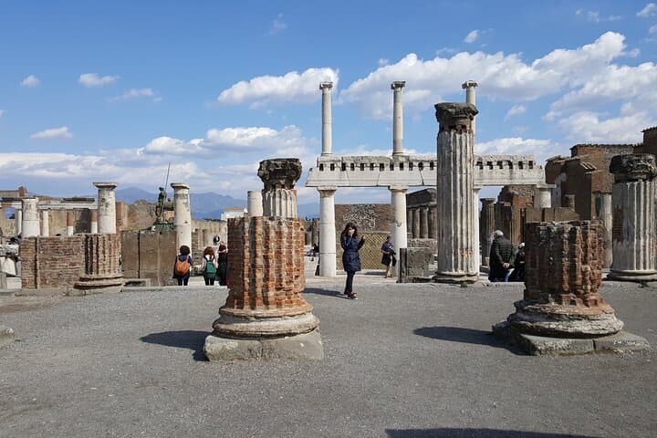 Tour of Pompeii & Amalfi Coast with Skip the Line & Pick Up from Naples Port