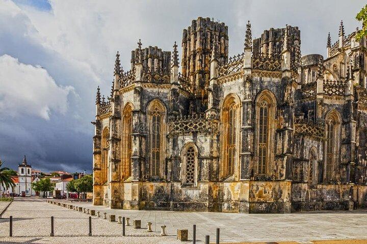 Sintra Lovers - Tour to Fátima, Batalha, Nazaré & Óbidos