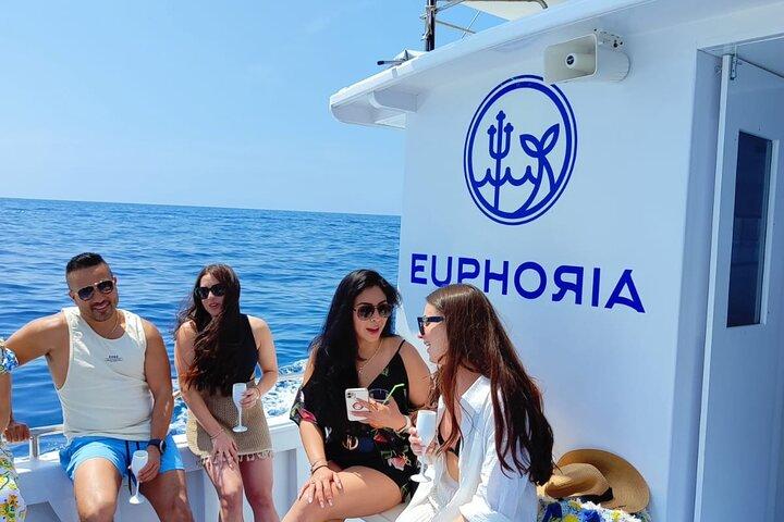Amalfi Coast by boat with aperitif, lunch and sea breaks