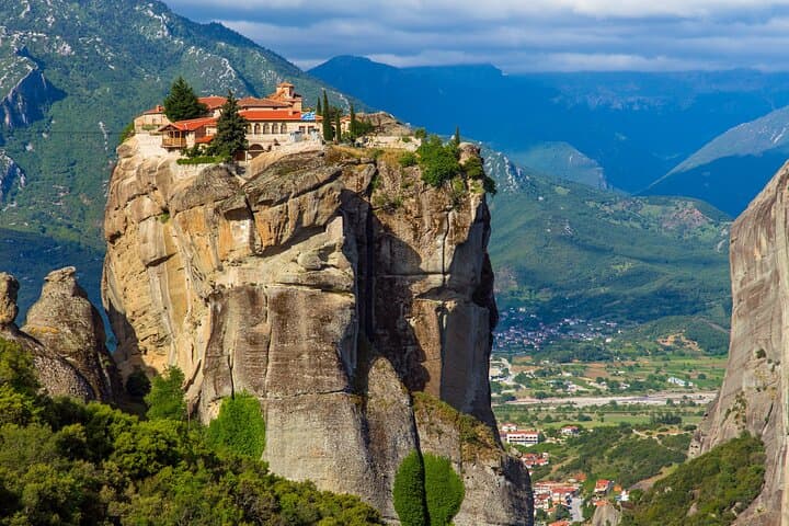 4-Day Greece Highlights Tour: Epidaurus, Mycenae, Olympia, Delphi and Meteora