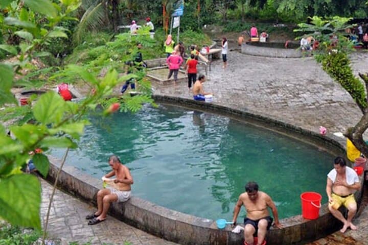 Batu Caves, Waterfalls and Hot Springs Tour With Lunch